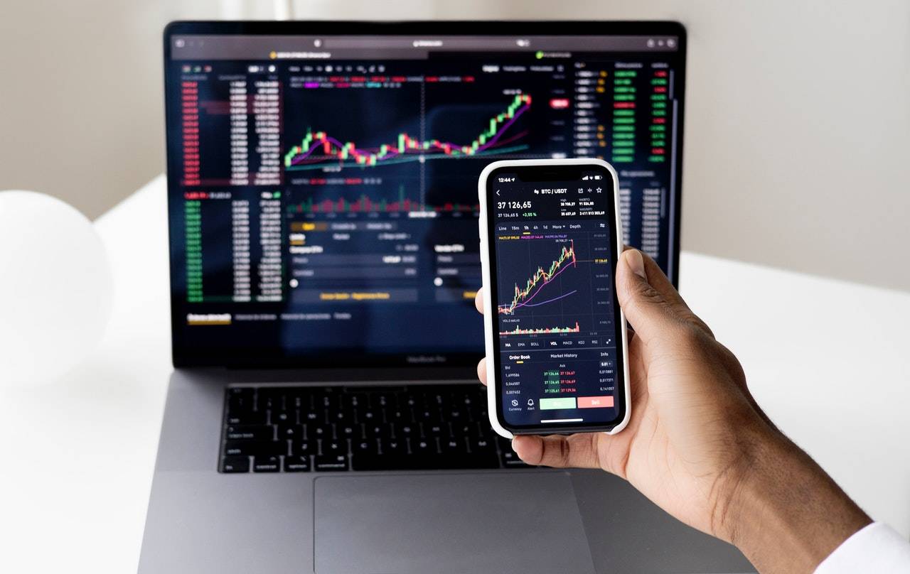 a man using a trading analysis application